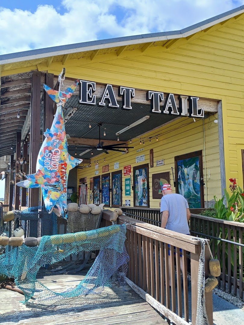 Pincher's Restaurant exterior along US-59 in El Campo.